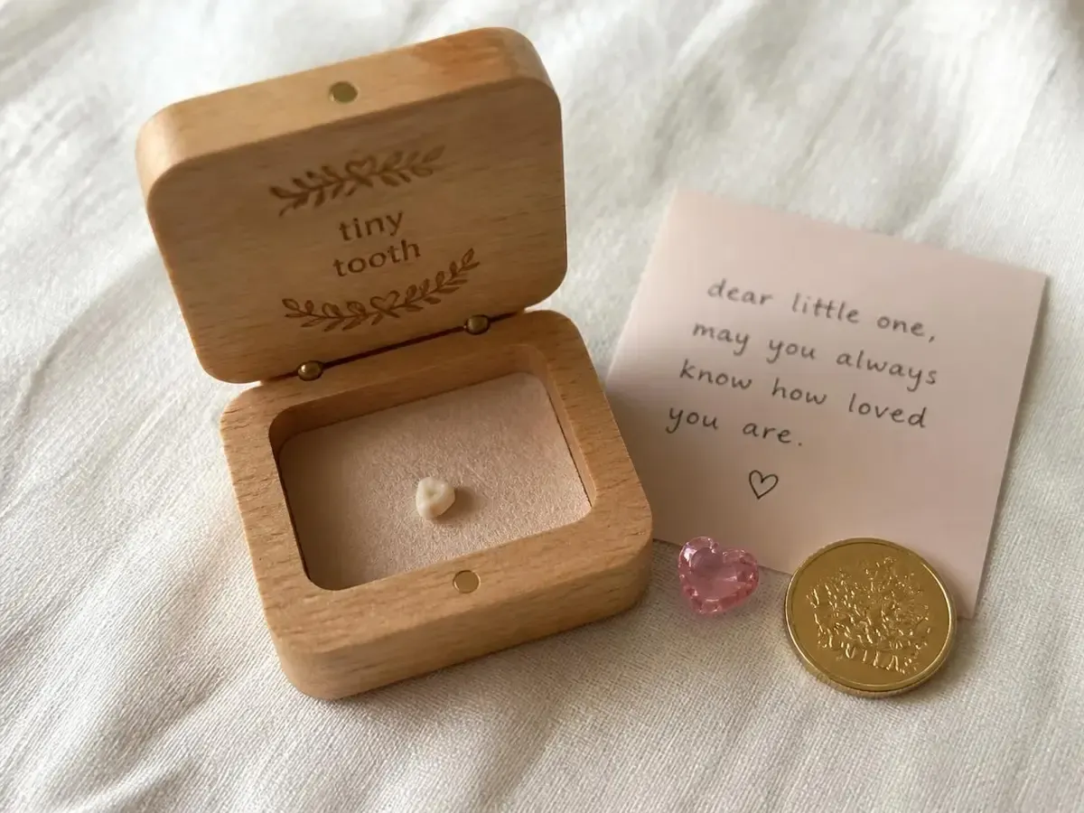 A keepsake box for the teeth, a gemstone heart and one small coin.