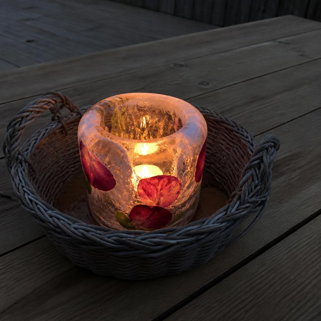 Glowing Ice Lanterns