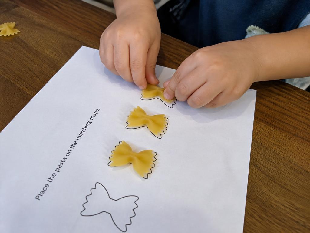 Matching a real farfalle to its outline.