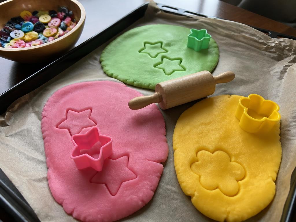 The invitation tray: dough, cutters and a bowl of round buttons