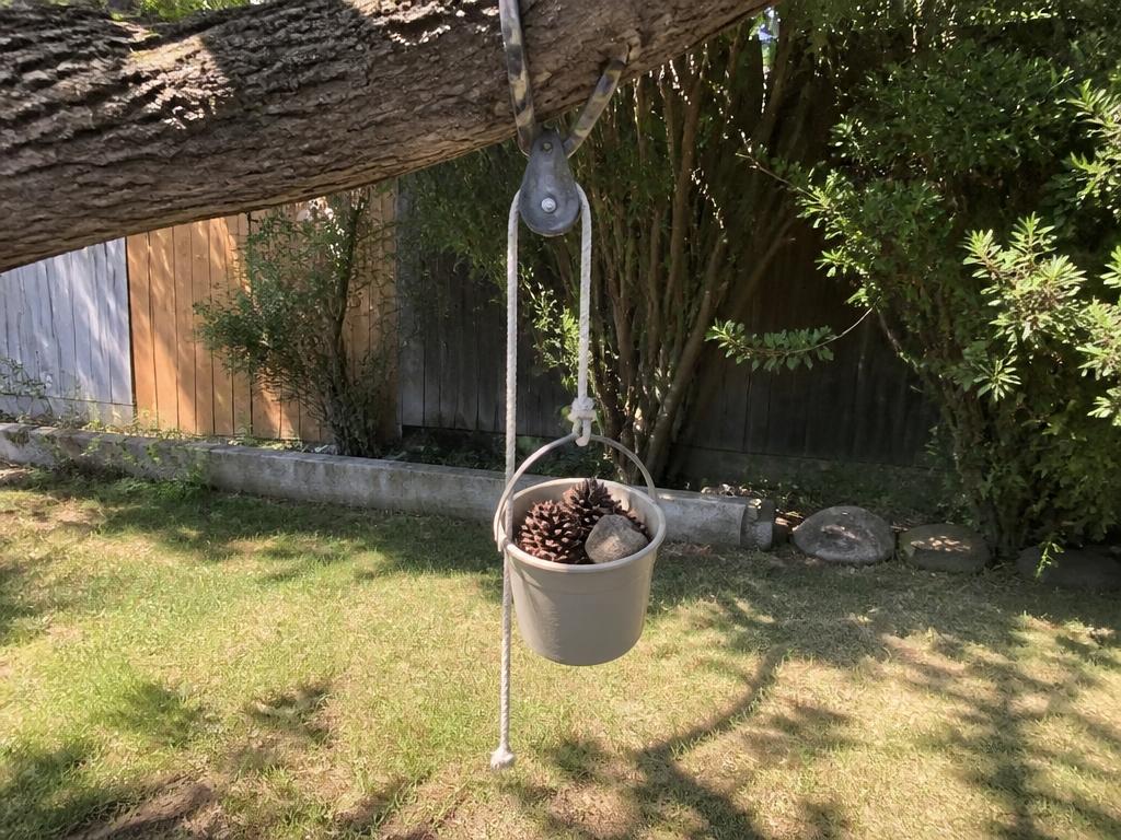 Garden Rope & Pulley Basket