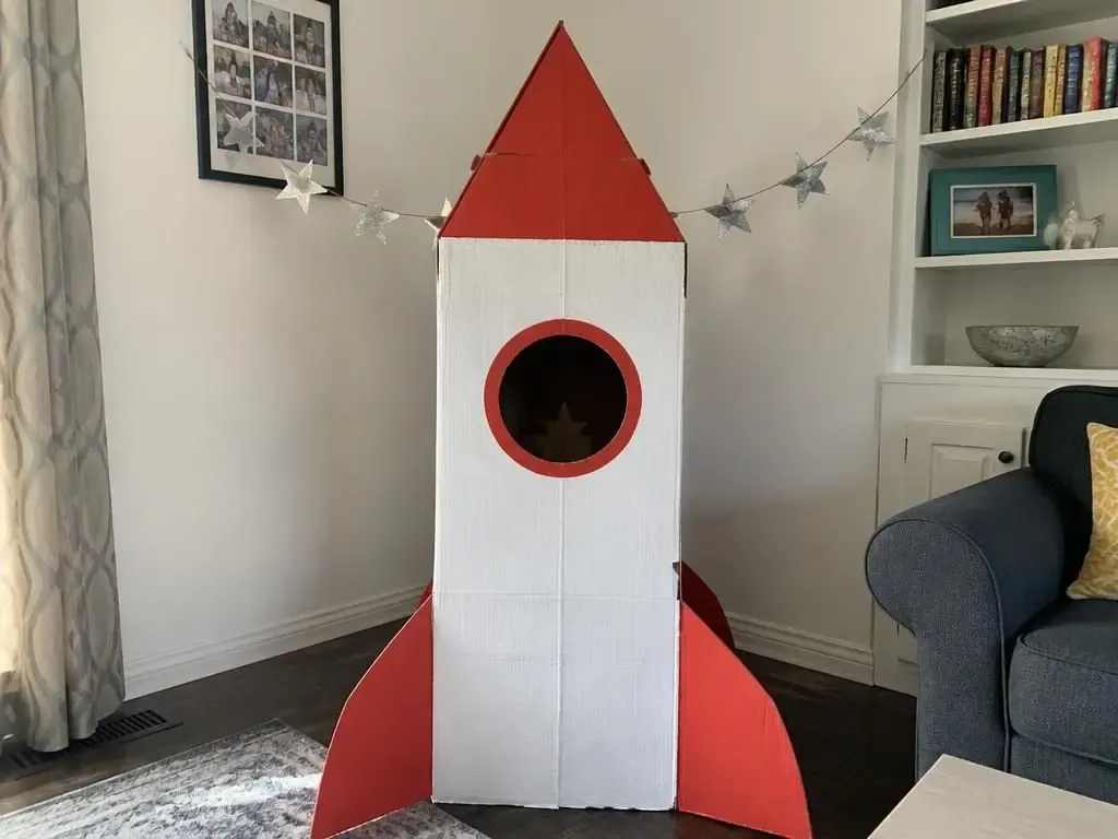 One big box, a card cone and two triangle fins. Two evenings of work and worth it.